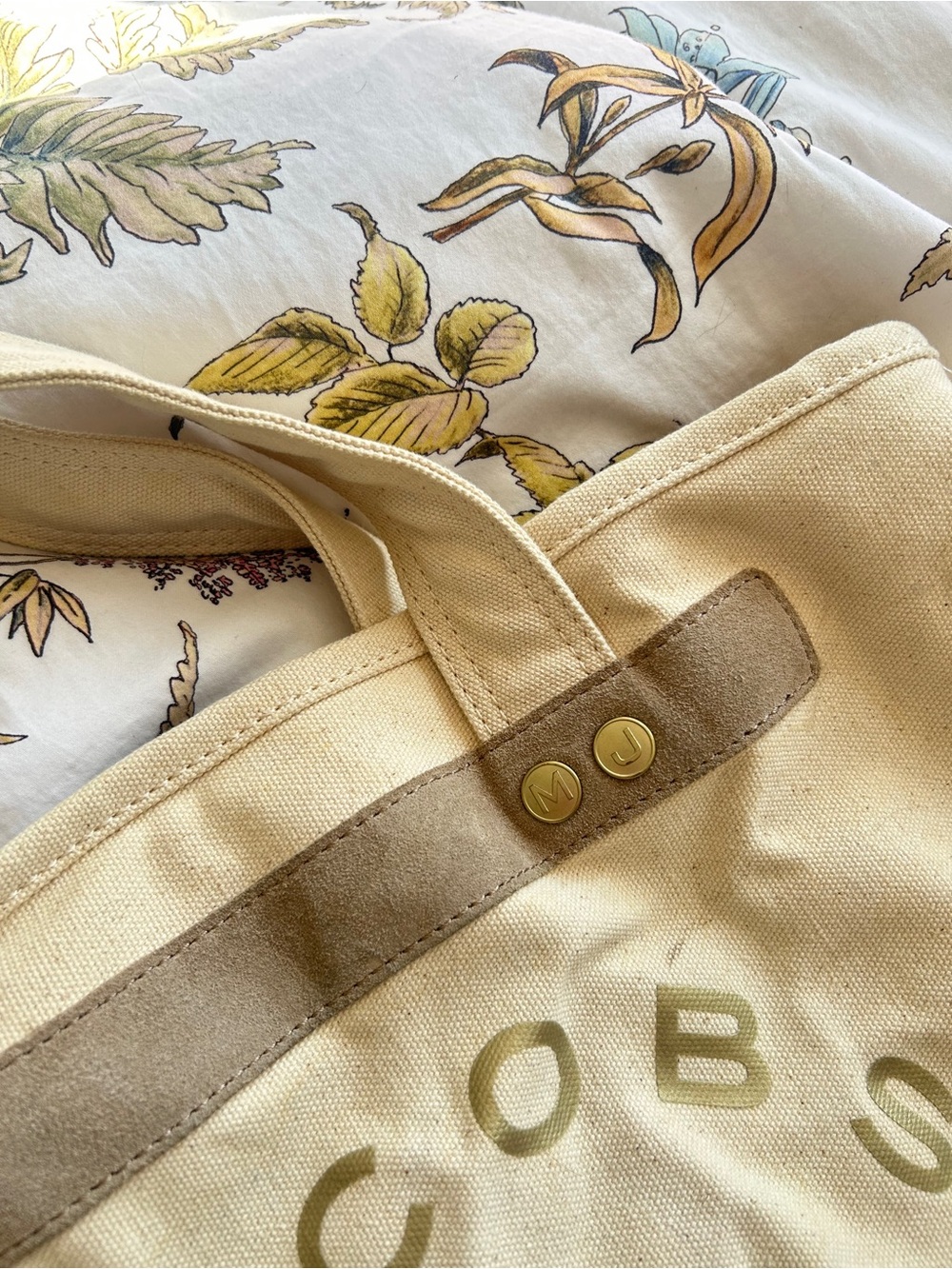 Jacobs by Marc Jacobs Cream Canvas Tote Bag - Picture 2 of 6